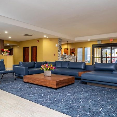 Endeavor Inn & Suites, Trademark Collection By Wyndham Topeka Eksteriør bilde