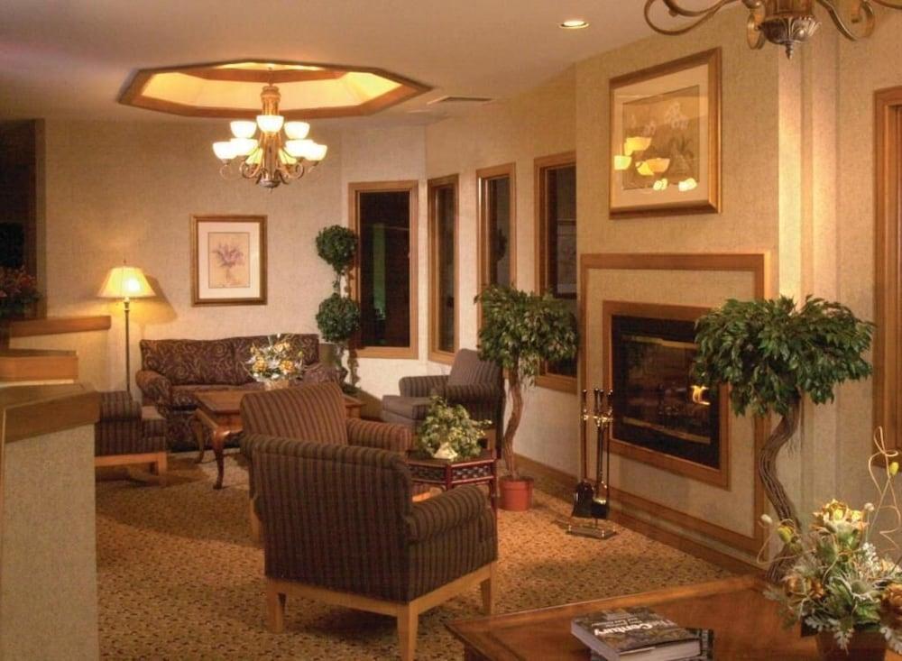 Endeavor Inn & Suites, Trademark Collection By Wyndham Topeka Eksteriør bilde