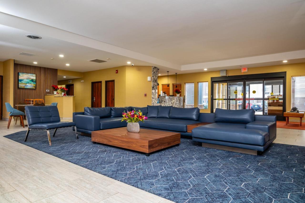 Endeavor Inn & Suites, Trademark Collection By Wyndham Topeka Eksteriør bilde