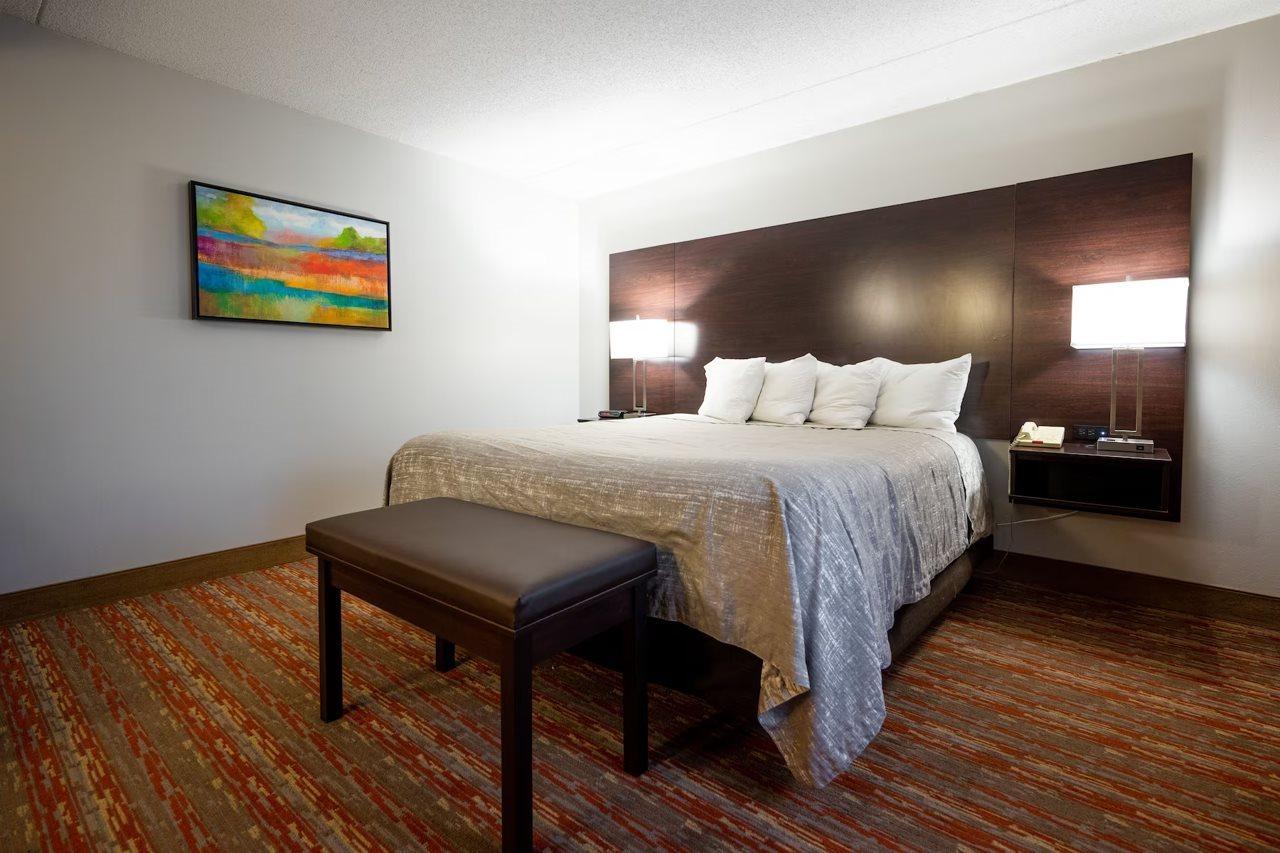 Endeavor Inn & Suites, Trademark Collection By Wyndham Topeka Eksteriør bilde