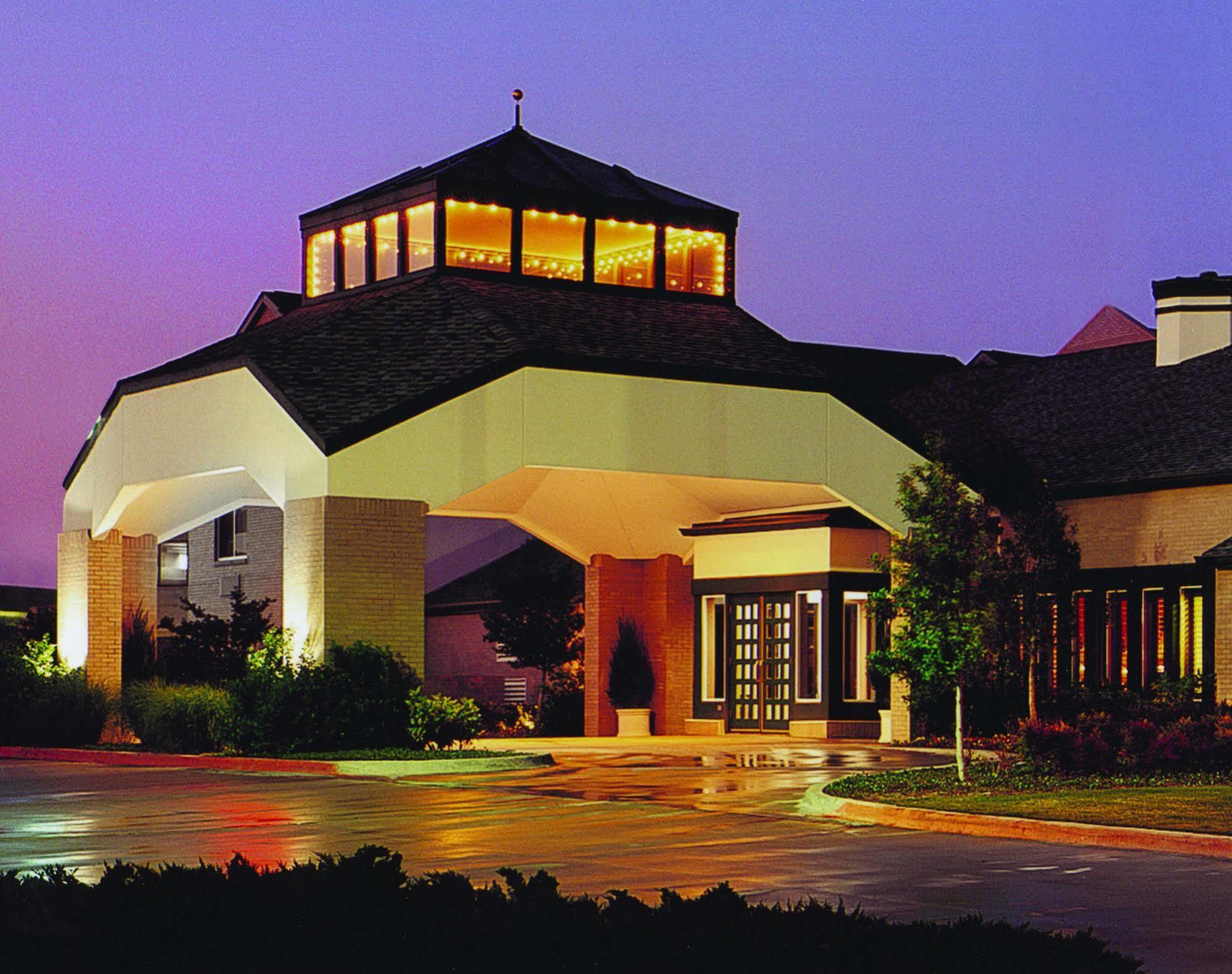 Endeavor Inn & Suites, Trademark Collection By Wyndham Topeka Eksteriør bilde