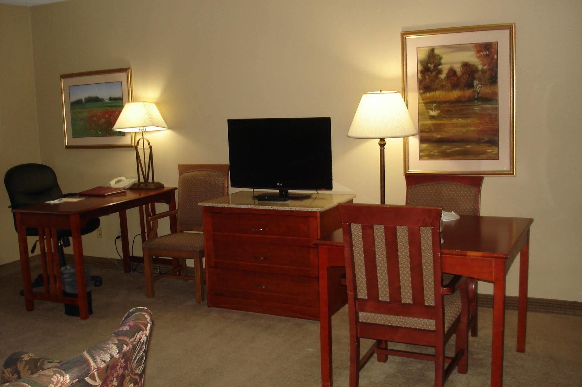 Endeavor Inn & Suites, Trademark Collection By Wyndham Topeka Eksteriør bilde